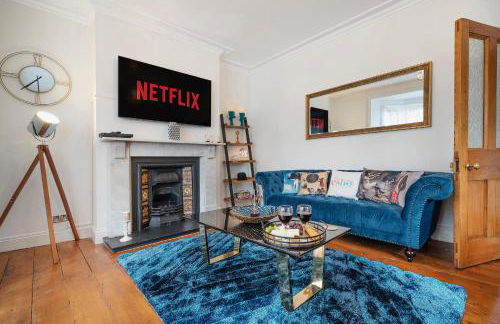 4 bedroom home with Garden, Game room, Parking- Esho Stays - Foto 3