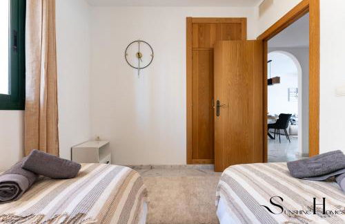 Elegant 2 Bed 2 Bath Apartment, Pool, Views, Parking - Foto 23