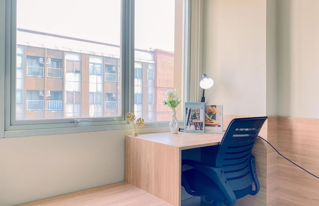 Cozy Living Studio at LRT City Jatibening Apartment - Foto 13