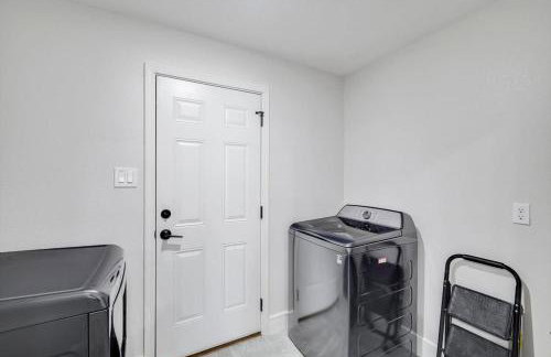 Relaxing Texas Retreat 4BR w Pool & Dream Kitchen - Foto 37