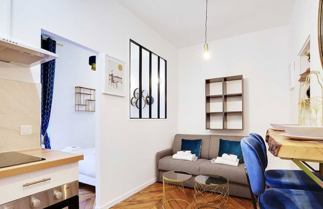 Chic Apartment in Paris for Couple - Photo 3