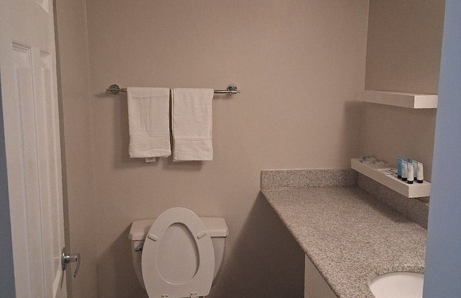 Crystal City Apartments near Reagan Airport - We Host - Photo 61