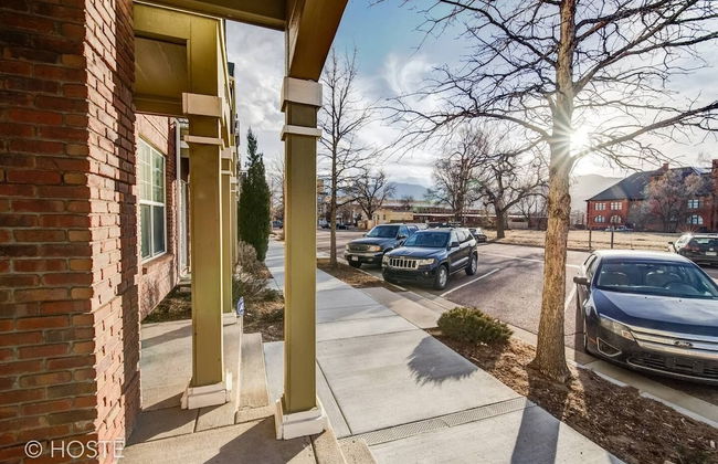 3BR Downtown Townhome /w Stunning Balcony Views! - Photo 27