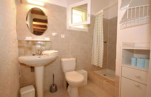 Awesome Home In Crillon Le Brave - Foto 9