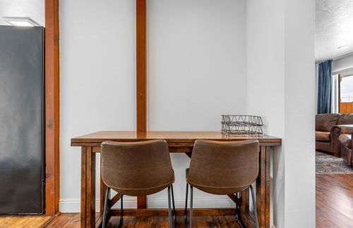 Modern home near UVU and BYU with hot tub and mountain views - Foto 18