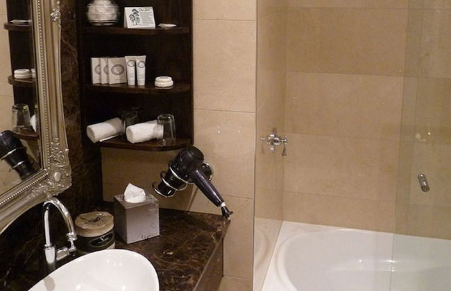 Royal Albert Hotel - Photo 74