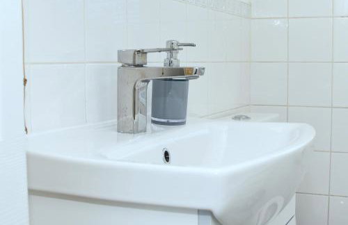 Tranquil Stays at 3 bedroom House in Dagenham - Foto 40