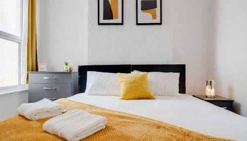 Stunning 5 bedroom home Wirral Birkenhead Sleeps 9- Free Parking-5G Internet - Foto 2