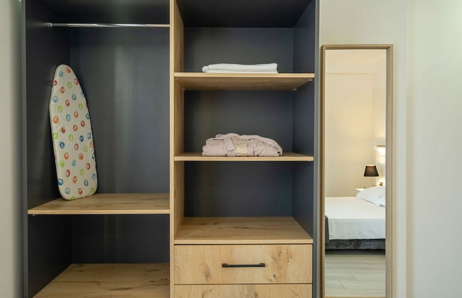 Eluxio Suite Hotel - Photo 51