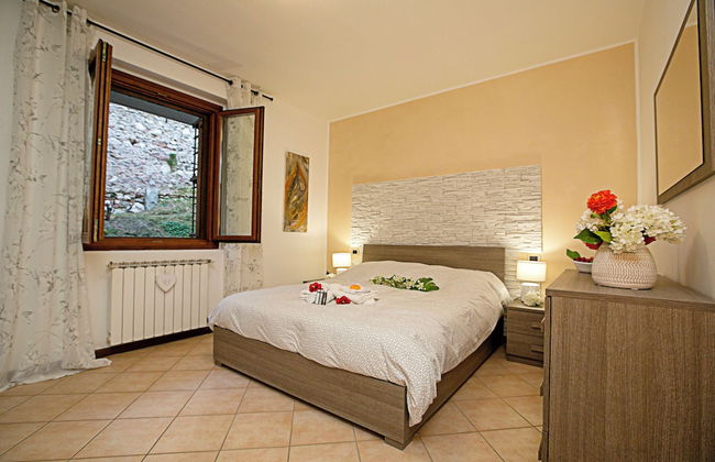 Borgo Degli Ulivi shared pool- 200m lake - Foto 2