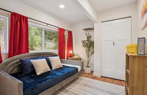 15 min to Boulder Rope Course Hot Tub & Views - Photo 15