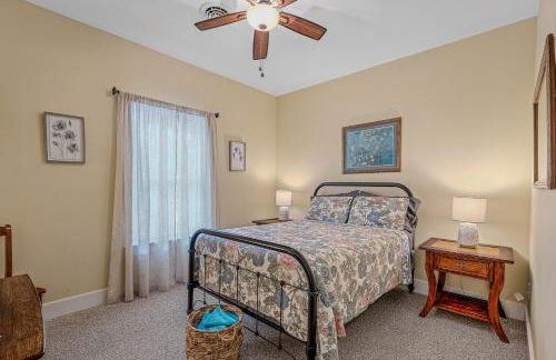 Mariposa Moon Cottage at Sleepy Creek - Wifi, Deck, Fire Pit, Creekside, View - Photo 40