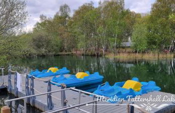 Elite Retreats 4U Lakeside Hot Tub Log Cabin with the fishing peg at Tattershall Lakes Park - Foto 73