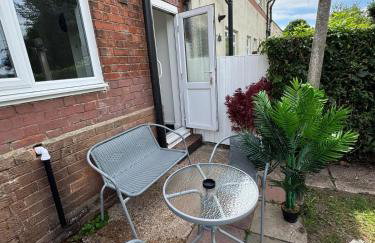 Quiet 2-Bed with Private Garden and Drive - Foto 39