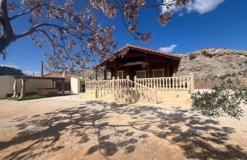 La casica de madera con Jacuzzi exterior y barbacoa - Foto 15