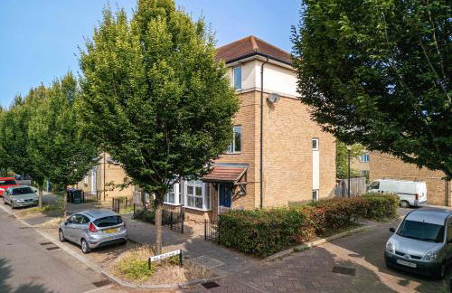 Modern & comfortable 4 bed house - Photo 16