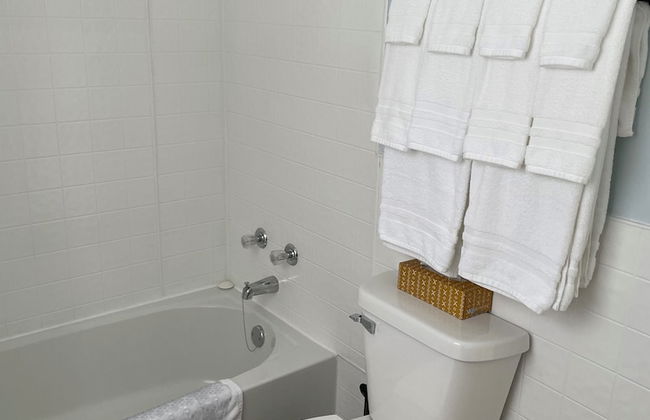 Buoy & Arrow Restaurant and Suites - Photo 34