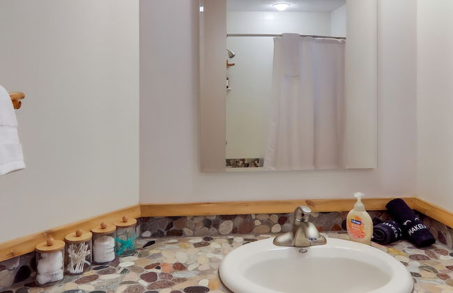 Boardman Monarch Upscale River Lodge HOT Tub! - Foto 51