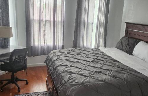 Massive 5 bedroom Close to NYC - Photo 9