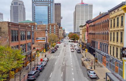 Ideal Spot Near 4th Street Live & Local Dining - Foto 49