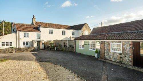 The Farmhouse with two hot tubs - Foto 1