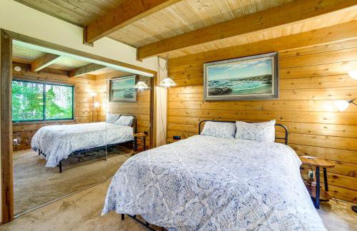 Hot Tub, 1 Mi to Beach 12-Acre Fort Bragg Cabin! - Foto 12
