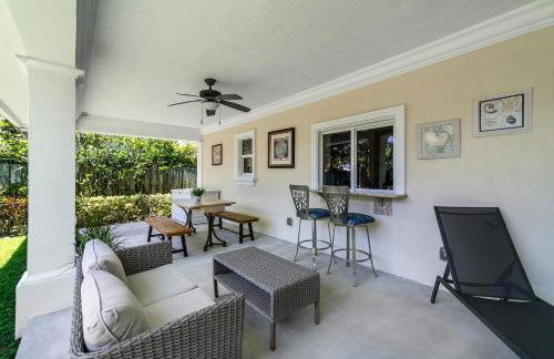 Across from Beach - Renovated Coastal Home, Gourmet Kitchen & Jetted Tub - by Maven Vacation Rentals - Foto 26