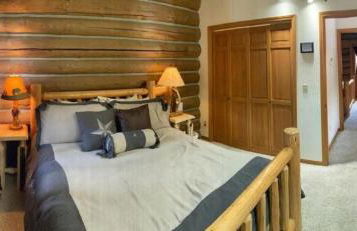 Montana Mountain Glamping: Charming Log Cabin with a Private Hot Tub in Darby - Foto 10