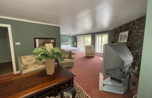 80BPD, Four bedroom, two 1 2 bath log-sided condo with lake view , garage condo - Foto 31