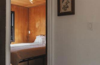 Secluded rustic 3-bedroom cabin on private land - Photo 18