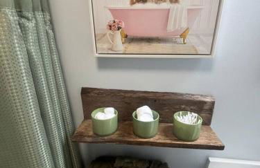 Country Cow Flair with Large TVs, Ample Parking, Nintendo, EV Ready - Photo 22