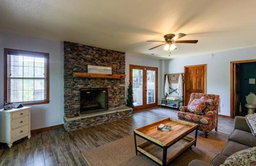 Lakefront Point Retreat on Nantahala Lake with Dock - Foto 15