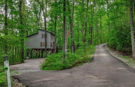 Peaceful Hideaway Treehouse near Little River Canyon - Foto 7