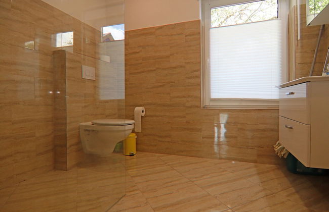 Terraced House by Gardersee Lake, Germany - Photo 18