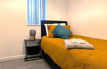 4 beds spacious Apartment, with Parking & WIFI, CHAFFORD HUNDRED, near station & shopping, long stays! - Foto 7
