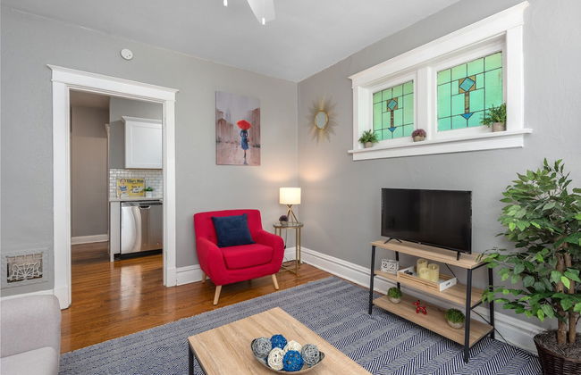 Central Garden Getaways Corp Rentals by NamaStay - Photo 27