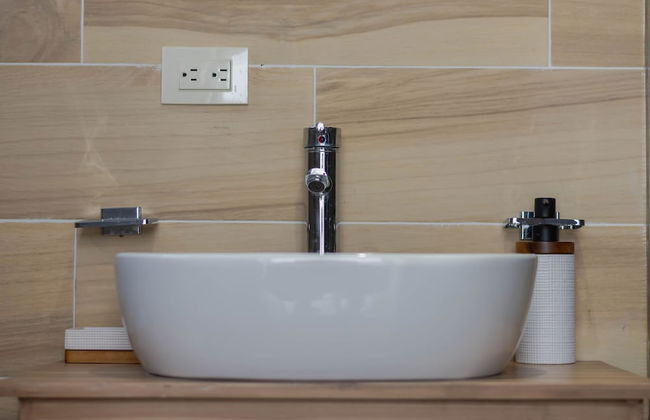 Modern Apt With free parking and AC 3brs - Foto 9