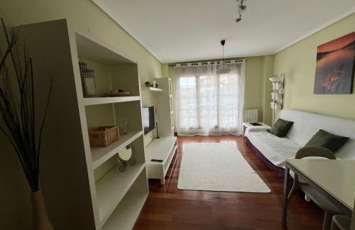 Casita con patio y piscina entre el mar y montañas - Foto 5