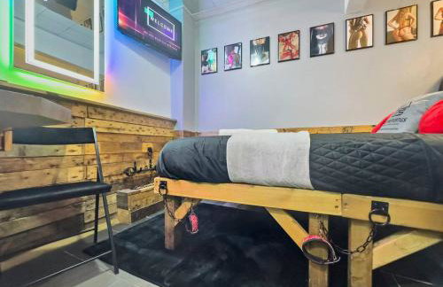 Kinky Kabin w Hot Tub, Sauna and Rooftop Garden - Foto 10