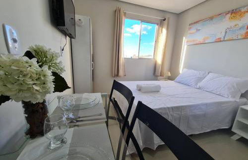 Kitnet303 centro, c linda vista janela, tv smart - Foto 1