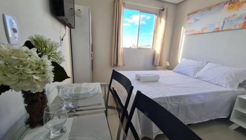 Kitnet303 centro, c linda vista janela, tv smart - Foto 1