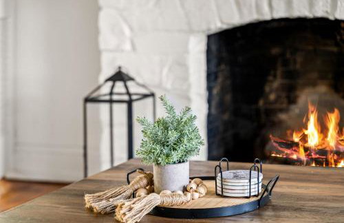 Downingtown Manor - 1900s Farmhouse with Creek Views - Foto 12