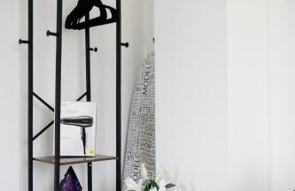 Located in the peaceful NG8 Wollaton , Perfect for Business Trips & Family Holidays or working proffesionals-long term deals, M1 Nearby , Free Parking , Private Garden , 500Mb Wi-Fi , Netflix - Foto 8