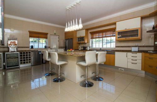 Luxury Villa with Private Pool, Gym & Leisure Room by Gale Beach LM25 - Foto 9