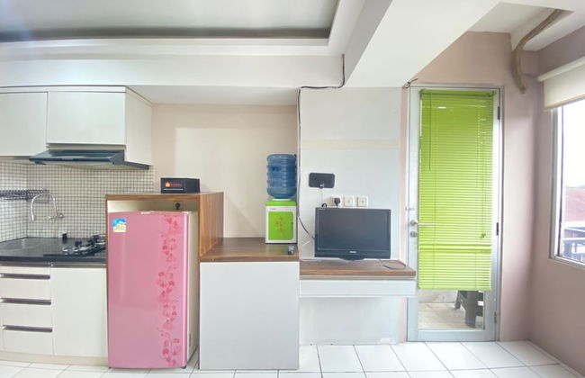 Roomy 2BR Apartment at Jarrdin Cihampelas Apartment - Foto 9