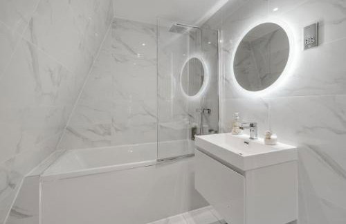 2 Bedroom Flat By Key Light Properties Short Lets & Serviced accommodation two minutes walk from Canada Water Station - Great for Contractors, Group and Family - Foto 22