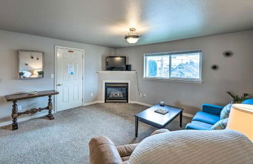 Apartment with Gas Fireplace about half Mi to Beach! - Foto 5