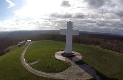 Stunning Cabin with Spa Perfect for Outdoor Sports in Carbondale, Illinois - Foto 6
