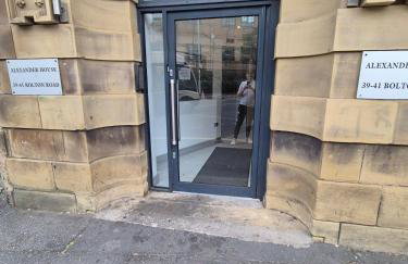 Central Bradford 1 Bed With Super King Bed Workspace WiFi & Netflix - Foto 25