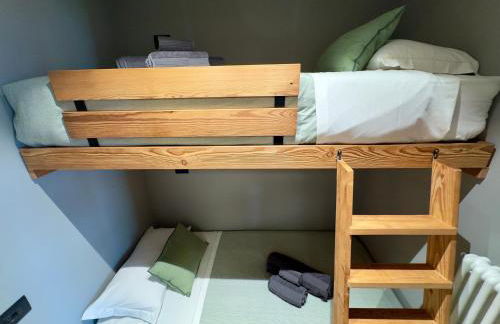 Luxury 9-Bed Apartment Steps from Ski Slopes with Parking & Ski Box - Photo 15